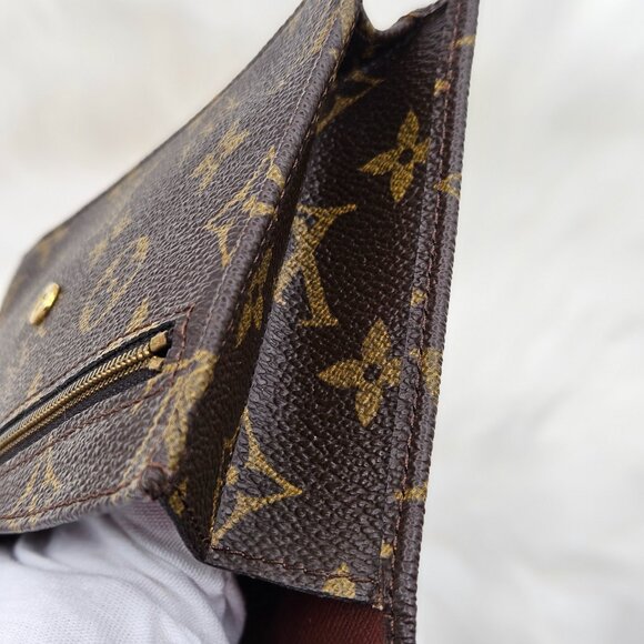 LV Monogram Pochette Rabat 17 Clutch - Picture 12 of 17